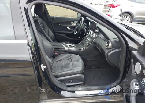 2016 Mercedes-Benz C 300 Sport 4Matic z USA, uszkodzony, nr VIN 55SWF4KB2GU100447